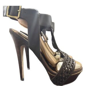 New brown “Roni” heel’s